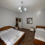 Spacious 3br Near Lungomare Sleeps 8 Balcony