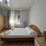 Spacious 3br Near Lungomare Sleeps 8 Balcony شقة