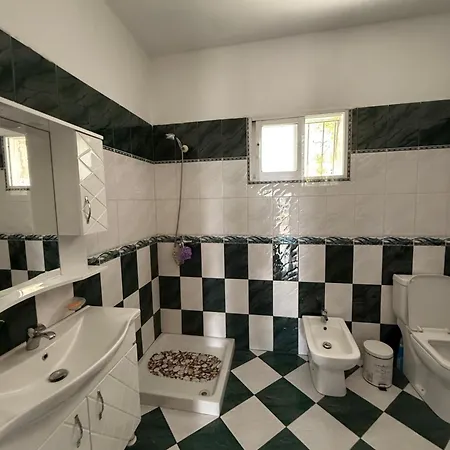 Spacious 3br Near Lungomare Sleeps 8 Balcony * Vlorë