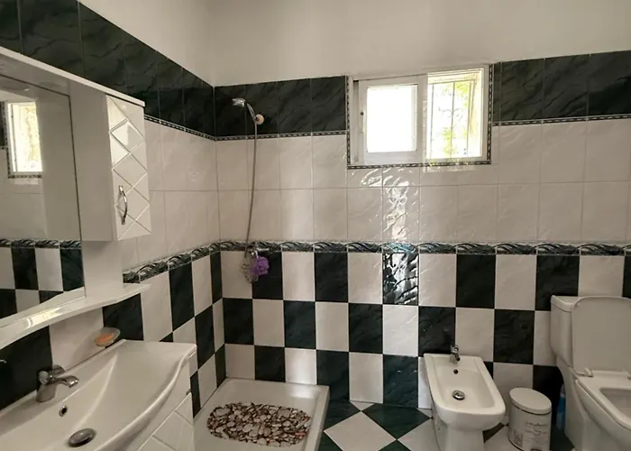 Spacious 3Br Apartment Near Lungomare Sleeps 8 Balcony * Vlorë