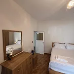 Daire Spacious 3br Near Lungomare Sleeps 8 Balcony Avlonya