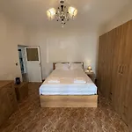 Spacious 3br Near Lungomare Sleeps 8 Balcony Daire