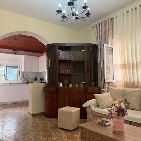 Spacious 3br Near Lungomare Sleeps 8 Balcony Appartement *