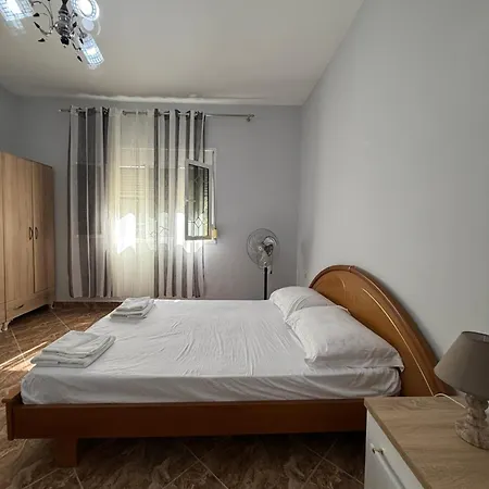 Spacious 3br Near Lungomare Sleeps 8 Balcony Appartement