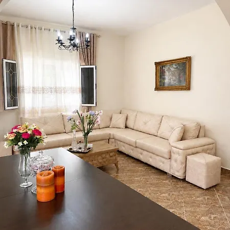 Spacious 3br Near Lungomare Sleeps 8 Balcony Vlore