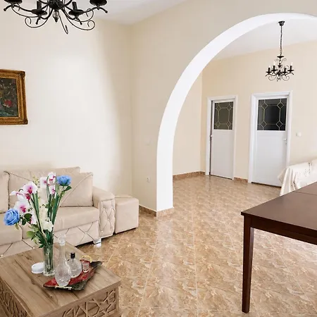 Spacious 3br Near Lungomare Sleeps 8 Balcony Apartment *