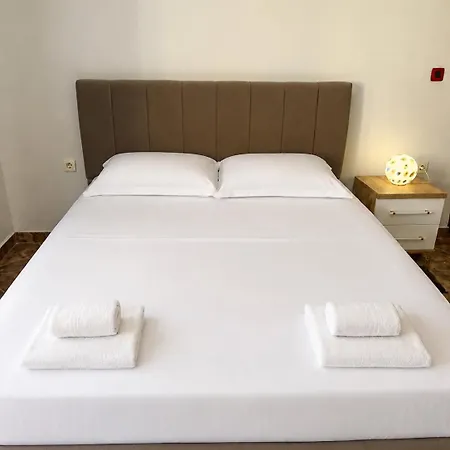 Spacious 3br Near Lungomare Sleeps 8 Balcony Apartment *