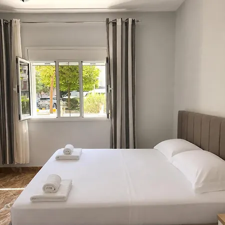 Spacious 3br Near Lungomare Sleeps 8 Balcony Vlore