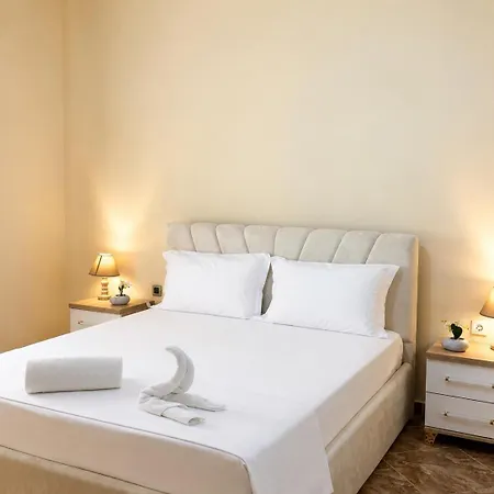 Spacious 3br Near Lungomare Sleeps 8 Balcony Apartment *