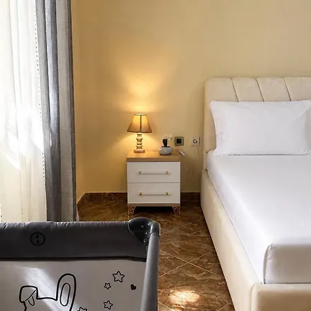 Spacious 3br Near Lungomare Sleeps 8 Balcony