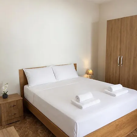 Spacious 3br Near Lungomare Sleeps 8 Balcony Apartment