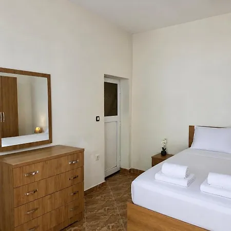 Apartment Spacious 3br Near Lungomare Sleeps 8 Balcony