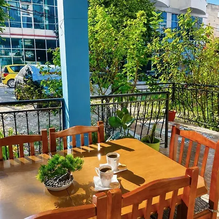 Spacious 3br Near Lungomare Sleeps 8 Balcony Vlore