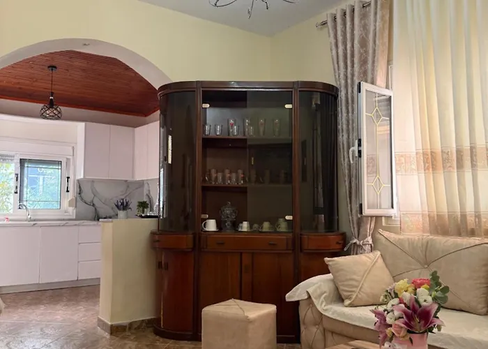 Spacious 3br Near Lungomare Sleeps 8 Balcony Appartement *