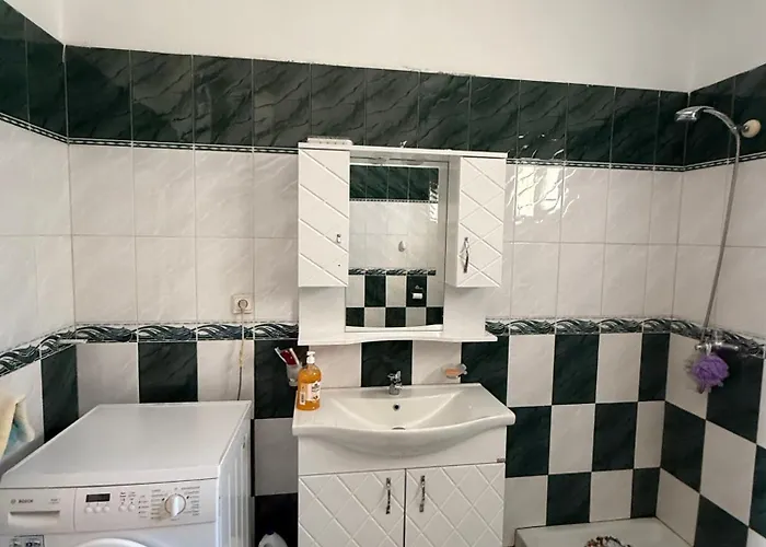 Spacious 3br Near Lungomare Sleeps 8 Balcony Vlorë