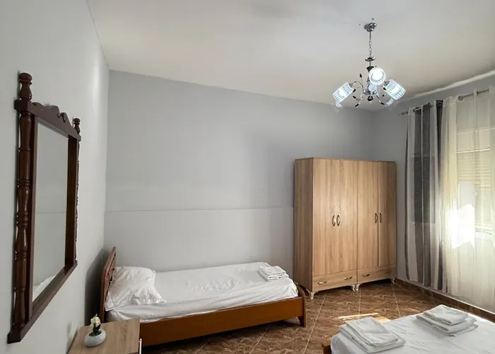 Spacious 3br Near Lungomare Sleeps 8 Balcony *