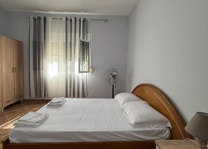 Spacious 3br Near Lungomare Sleeps 8 Balcony Appartement