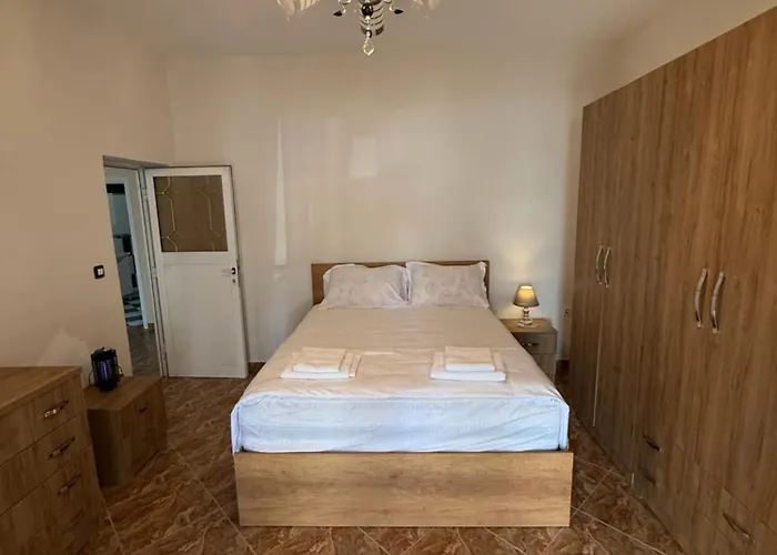 Spacious 3br Near Lungomare Sleeps 8 Balcony Appartement